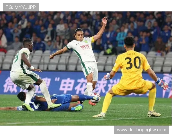 京沪巅峰对决北京国安鏖战上海申花豪门争锋再燃绿茵激情