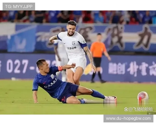 北京国安迎战上海申花激战正酣 双方争夺中超争冠关键三分