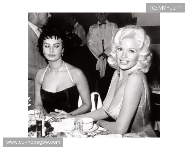 伯顿与曼斯菲尔德对决分析:谁能在这场较量中脱颖而出 伯顿与曼斯菲尔德对决分析:谁能在这场较量中脱颖而出