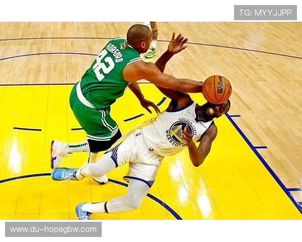 勇士与骑士总决赛经典对决回顾精彩瞬间与传奇时刻合集 勇士与骑士总决赛经典对决回顾精彩瞬间与传奇时刻合集